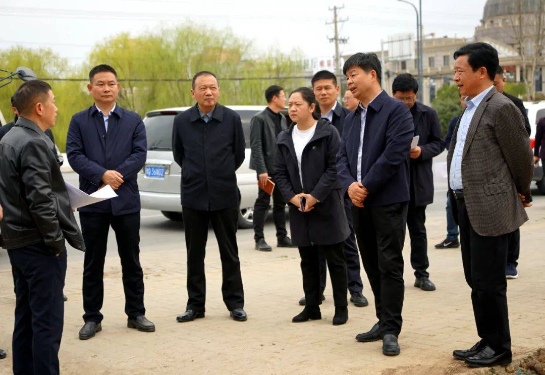 3月10日下午,新蔡县委书记邵奉公带领县委办,政府办