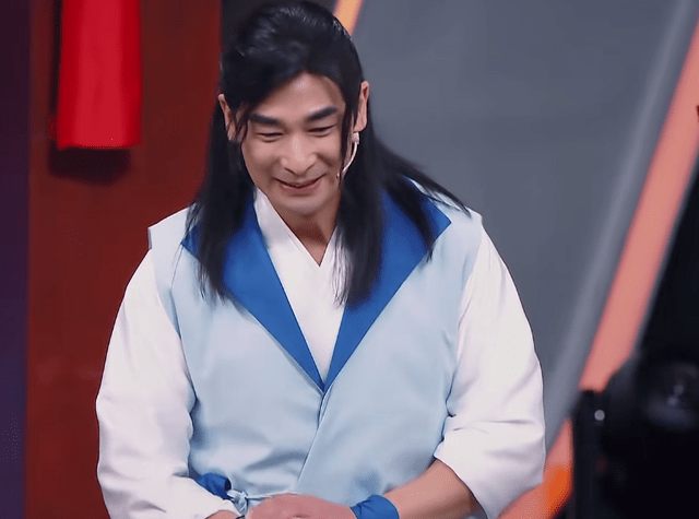 卫视|《王牌对王牌》沈腾念错浙江卫视，贾玲配合打得好，关晓彤又美了