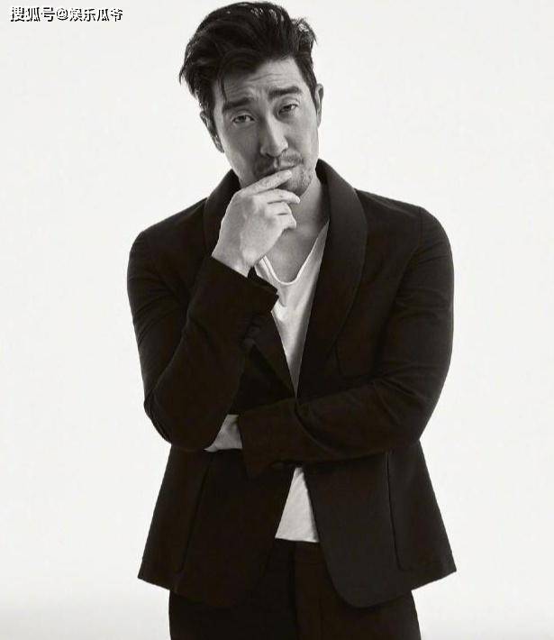 饰演闻局长的艺人叫王早来,离休前曾负责辽宁群众艺术戏院的副院长,是