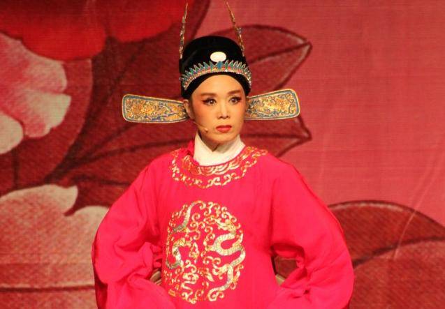 网友|同唱一段《女驸马》，马兰是黄金，慕容晓晓是钞票，小潘潘是假币!!