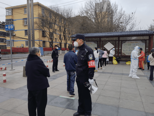 勇做黑夜中的逆行者寶雞市金臺區法院助力全區核酸檢測在行動