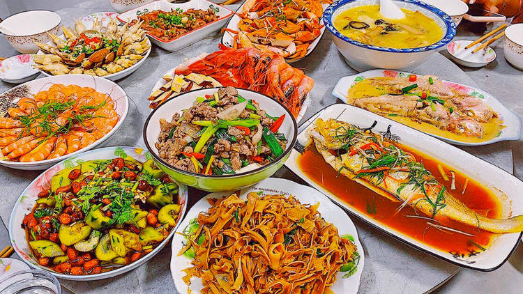 原创传统年夜饭12道菜8热4凉有讲究每一道都独特寓意春节必备