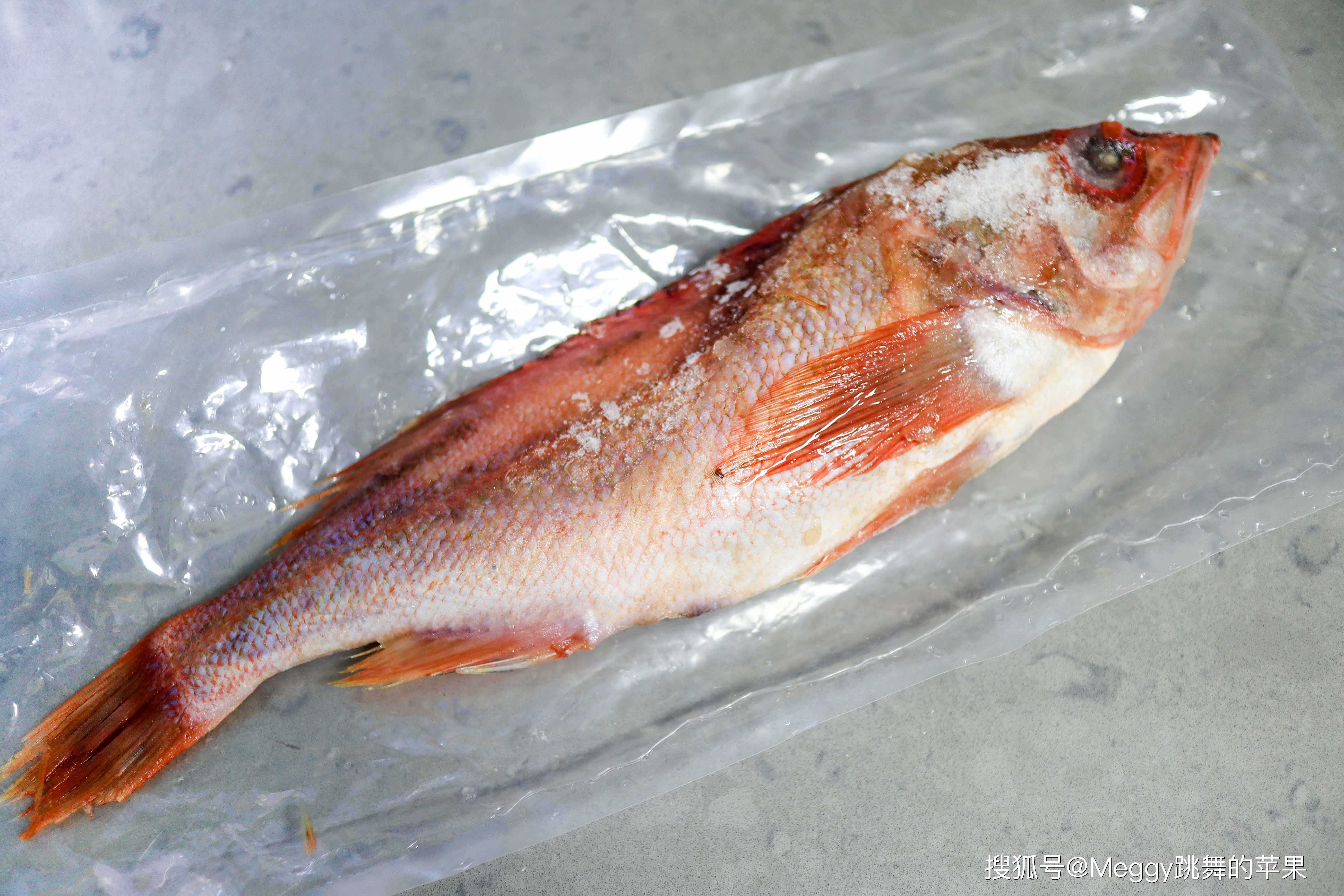 干煎红鱼的做法_干煎红鱼怎么做_干煎红鱼的家常做法_晴空【心食谱】