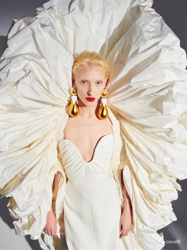 时装 老牌时装屋的“起死回生”：难看成这样，为什么还要抢着穿？