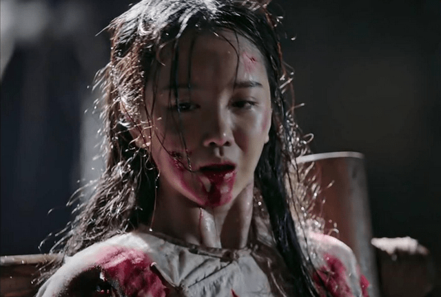 的女人,还是为了维护皇家颜面,即便犯了再大的错也不能任由他人动刑