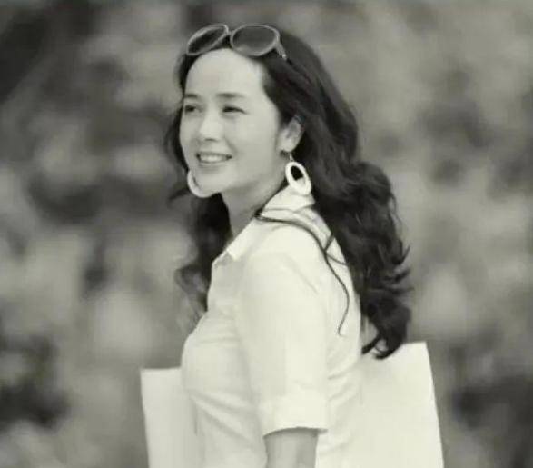 因为|他48岁转行做导演，娶蒋雯丽为妻，自诩张艺谋离不开他！