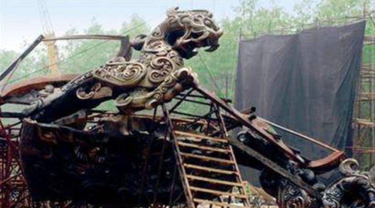 因为|剧组事故何时休？《初拥》两工作人员坠谷身亡，《赤壁》曾烧死人