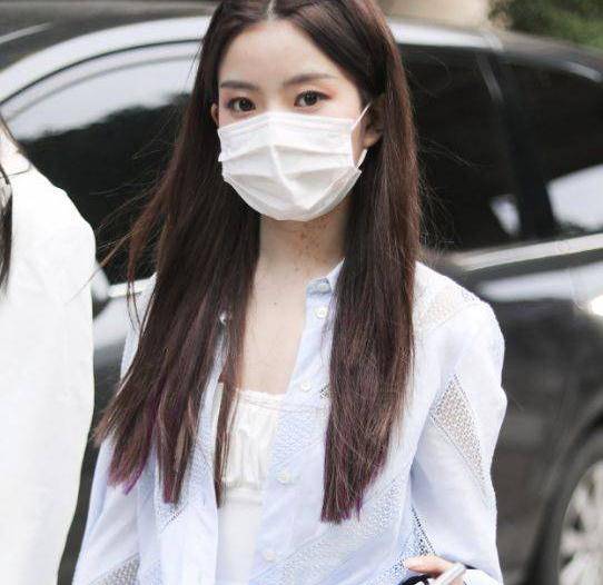 女孩子路人镜头下硬糖少女，希林娜依迷人，刘些宁精致，看到陈卓璇心动