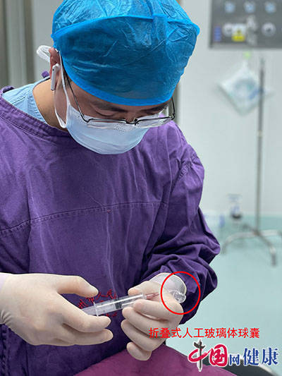 打响“眼球保卫战”——柳人医成功植入人工玻璃体球囊为眼外伤患者保眼，避免眼摘