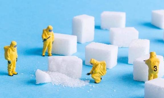 血糖|为什么糖尿病容易出现低血糖？有哪些症状，应该如何自救呢？