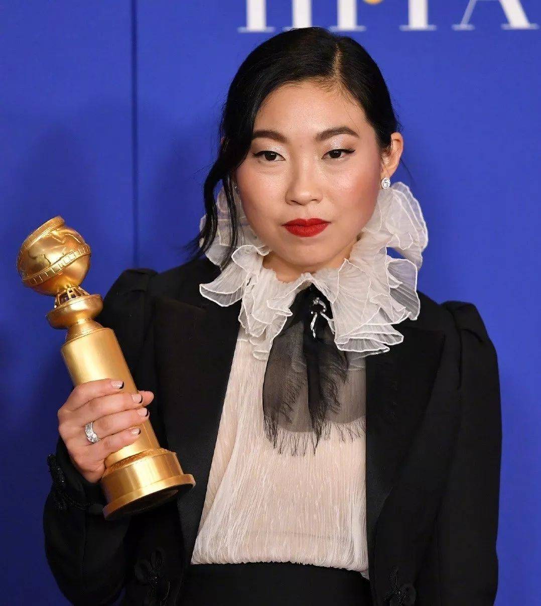 因为|奥卡菲娜：创造历史影后却惨遭谩骂，原因仅仅是因为长得丑？！