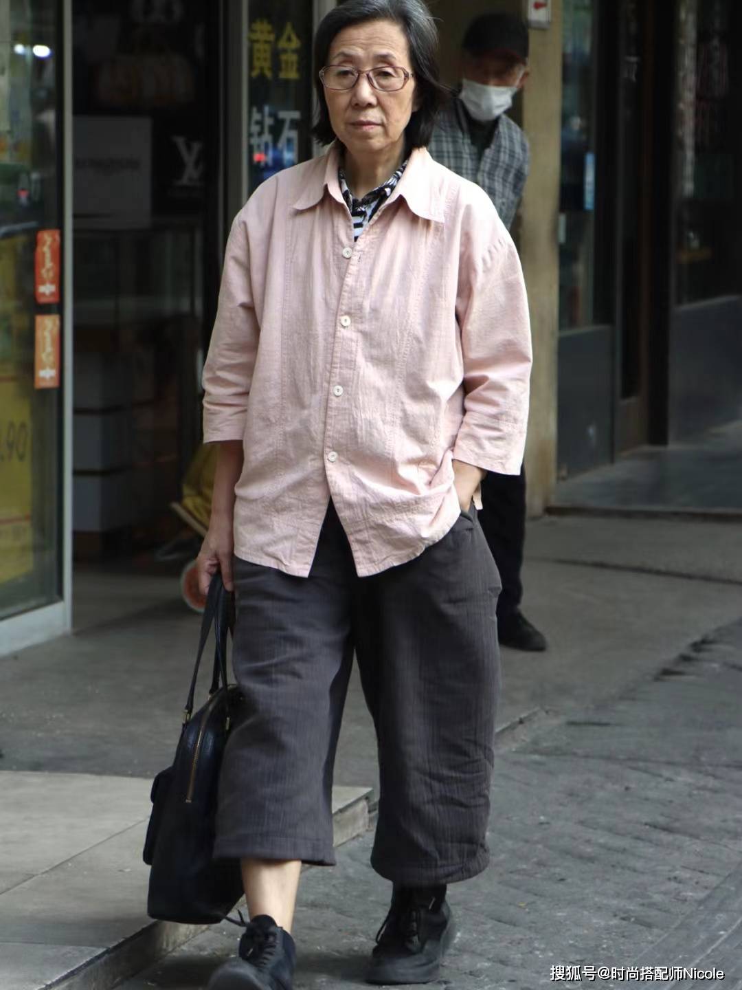 颜色 这些上海奶奶有多会穿?65岁奶奶的穿衣打扮,比90后女生还时髦