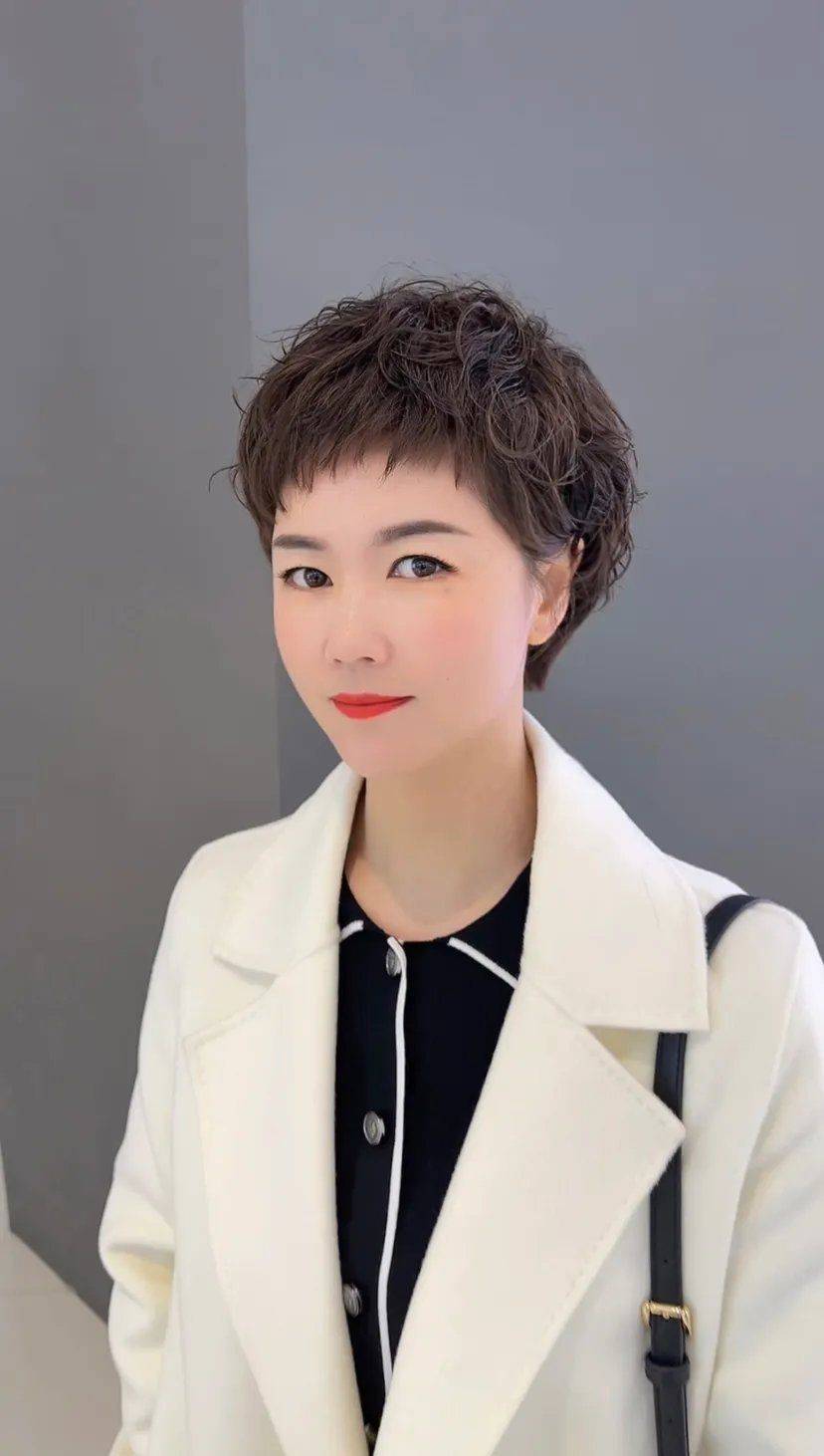 发型头发少个子不高脸盘大，发型就选这3种，保证你满意