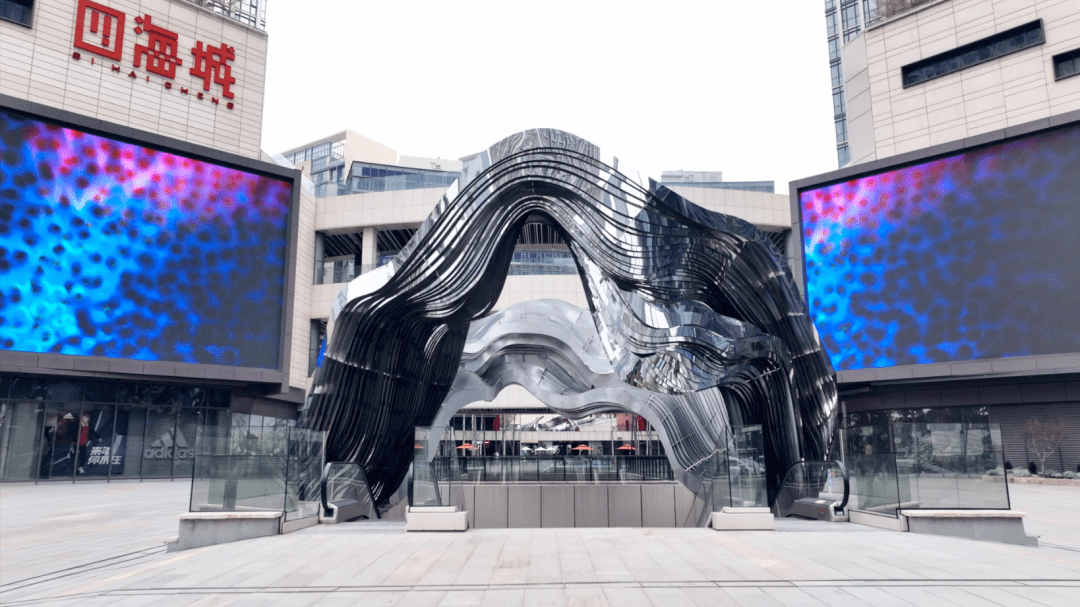 风云|1920片“曲面不锈钢”+近2000米直线灯带,他在千百种算法中捕捉「云 」的形态