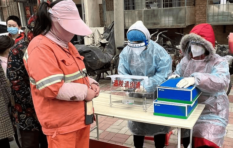 神器|“神器”升级助力核酸检测 小发明已申请专利