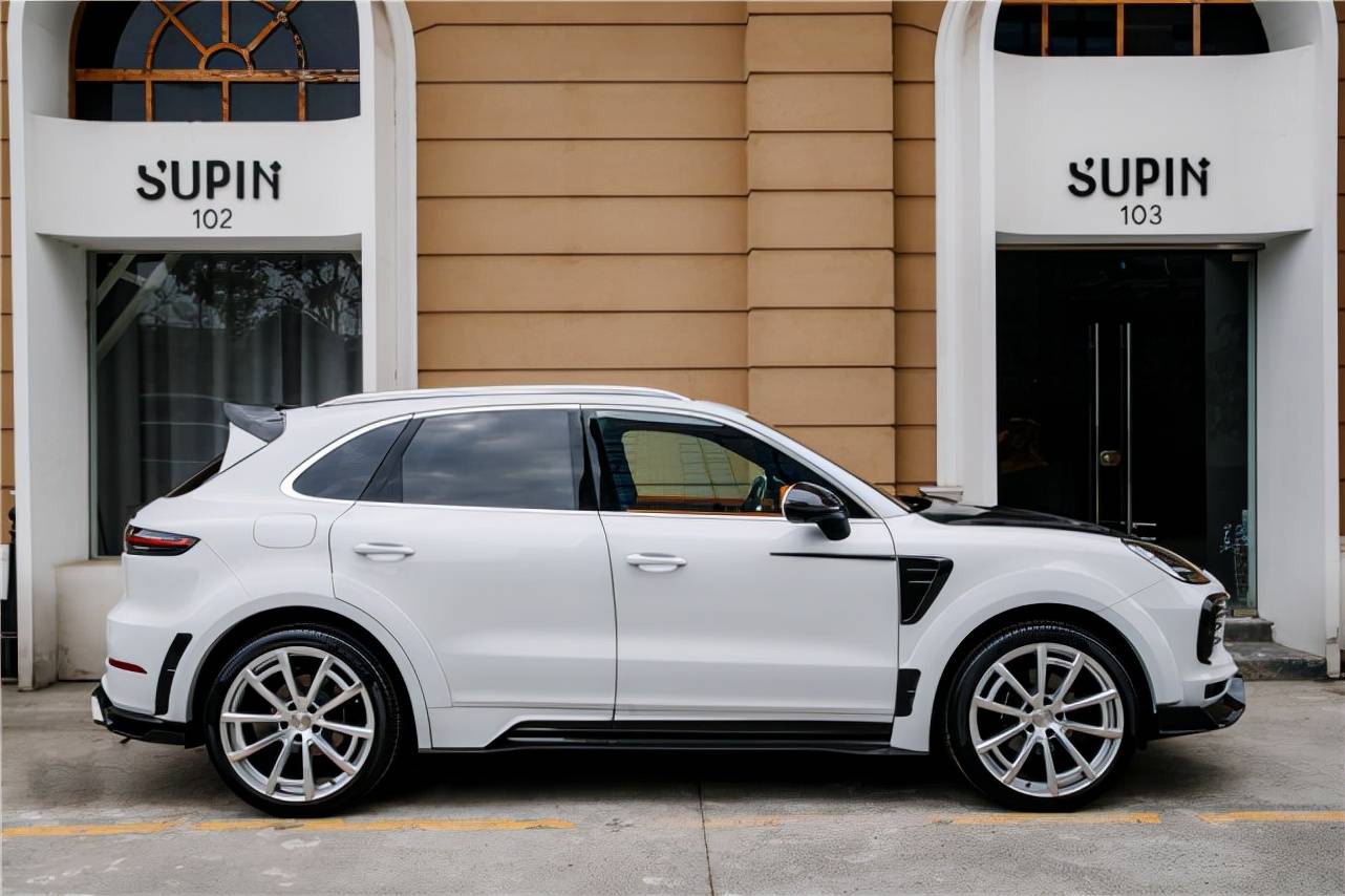 黑白配大量碳纤维mansory如何将卡宴变成定制版西装暴徒