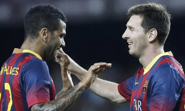 原创巴萨11场不败令球王难堪阿尔维斯喊话梅西不开心快回来吧