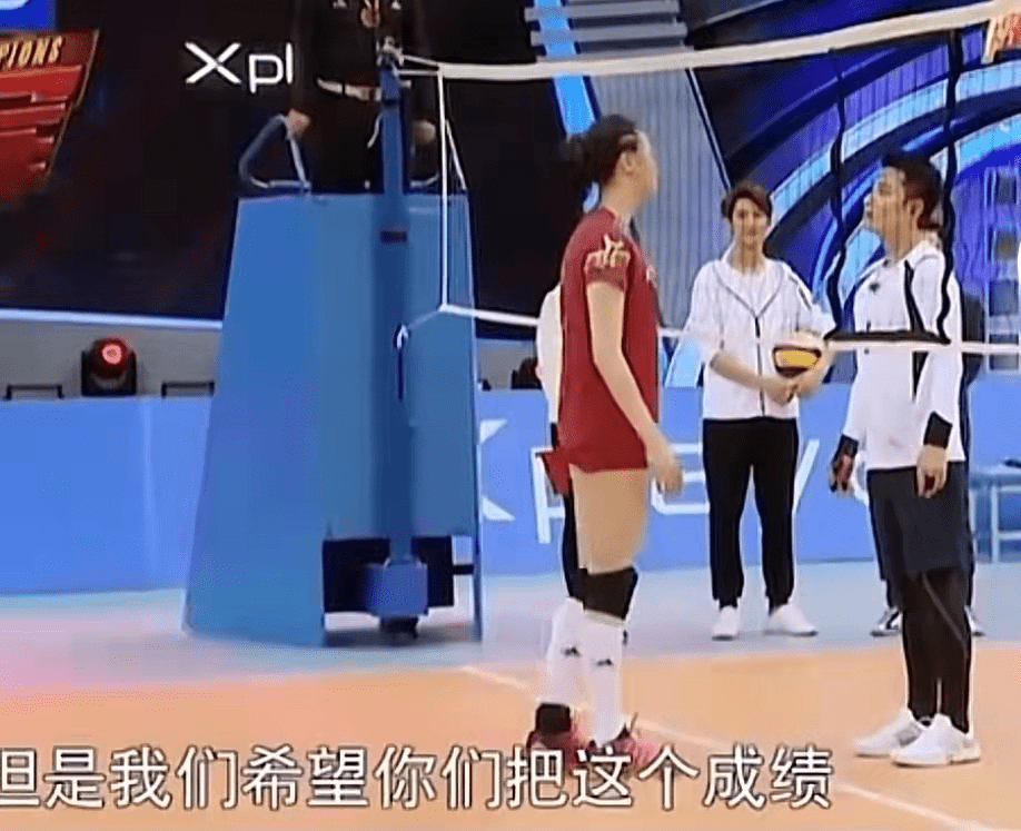 李小璐|贾乃亮挑衅惠若琪，被全体女排围殴后，害羞得像个小姑娘！！