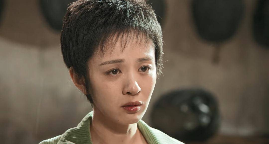 剧抛脸的王晓晨又来了,这次化身志愿者,开头就野得进了局子