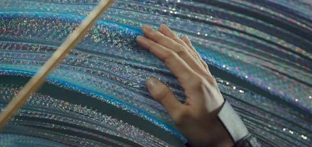 鱼尾|《与君初相识》首播！任嘉伦腹肌太假，热巴颜值在线妆造却拖后腿