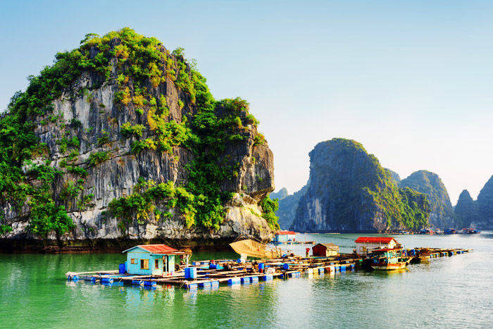 下龙湾山海秀丽被称为海上桂林