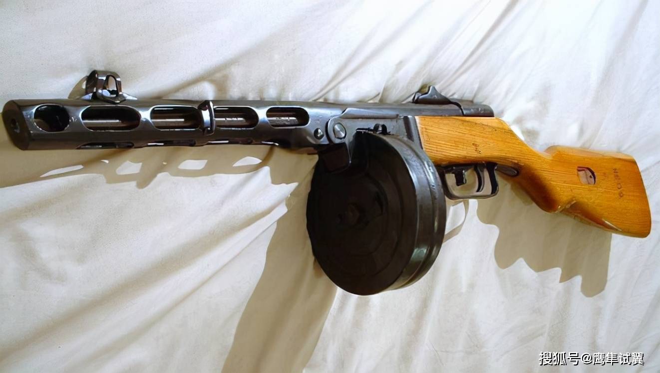 原创在战场上少见使用弹鼓供弹的枪吗为什么