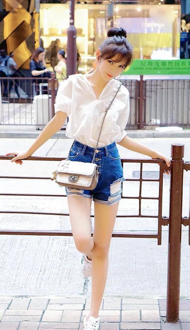 美女明星张予曦高清壁纸美图,眉目如画,性感动人