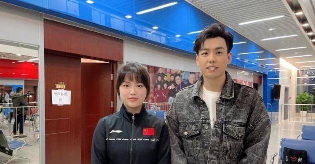 德云社靳鹤岚发文与粉丝约定天桥见网友说相声的都这么帅了
