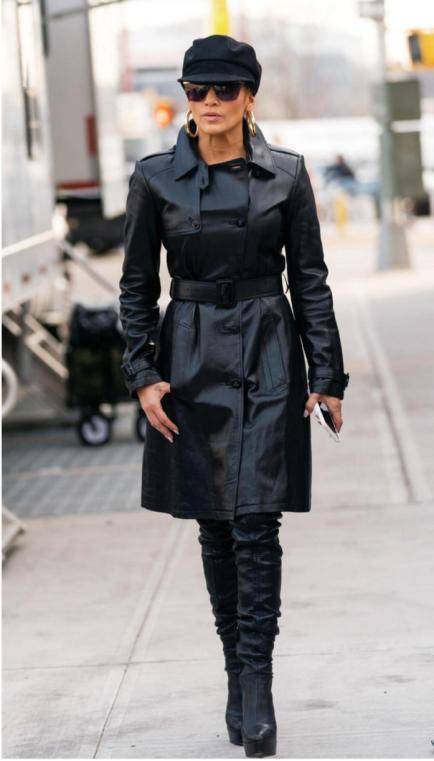 女孩子 穿裙子太冻腿,今年来件“风衣裙”,让自己既有风度还有温度