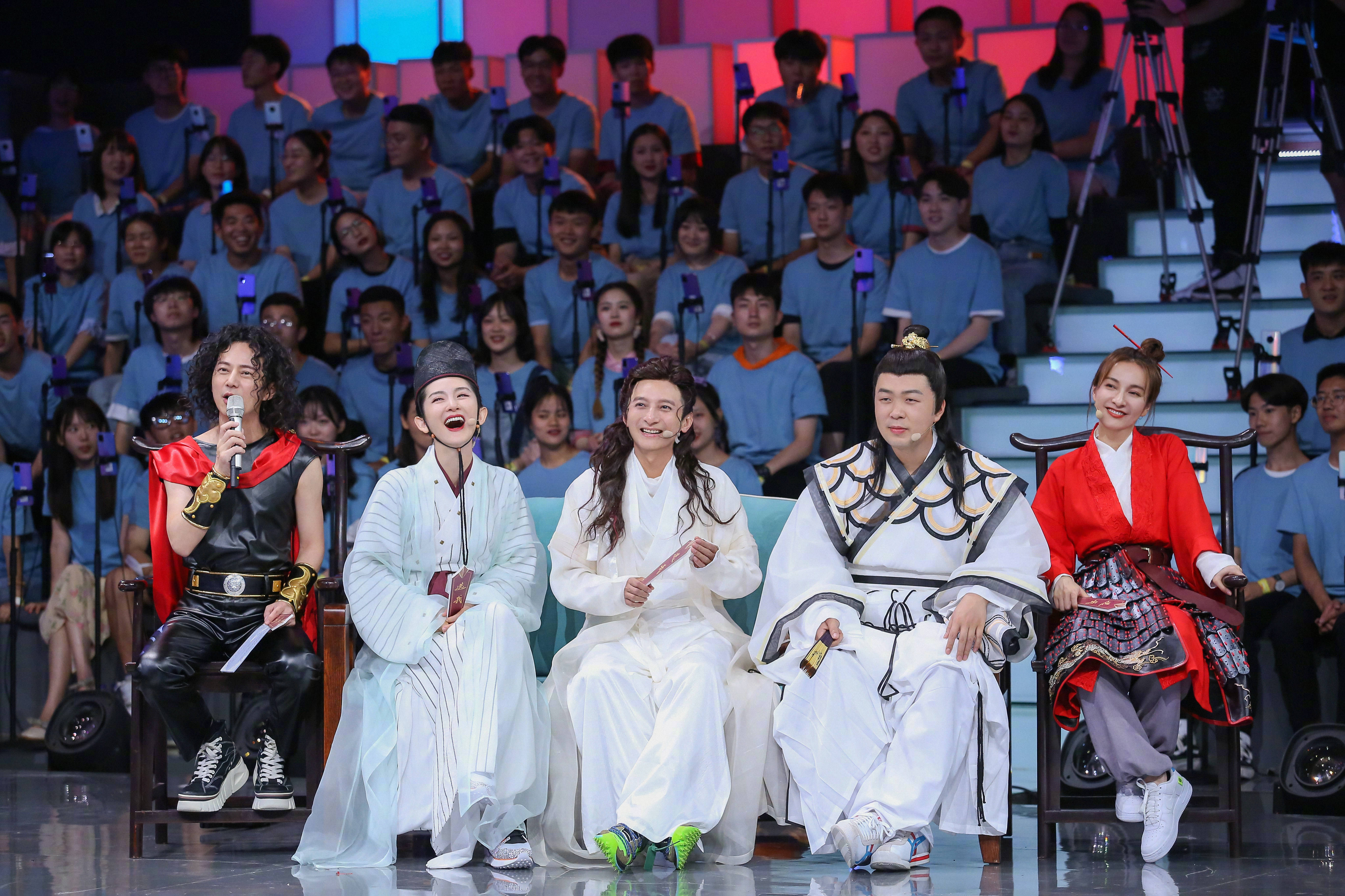 舞台|芒果台不愧是综艺圈的“龙头”，快本翻个新花样就赚足眼球和流量？