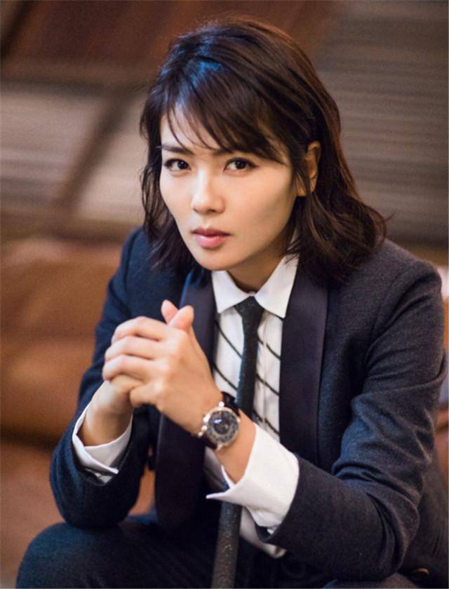 卷发女人过了40岁,卷发更适合你!学学陈数、刘涛的造型,洋气又减龄