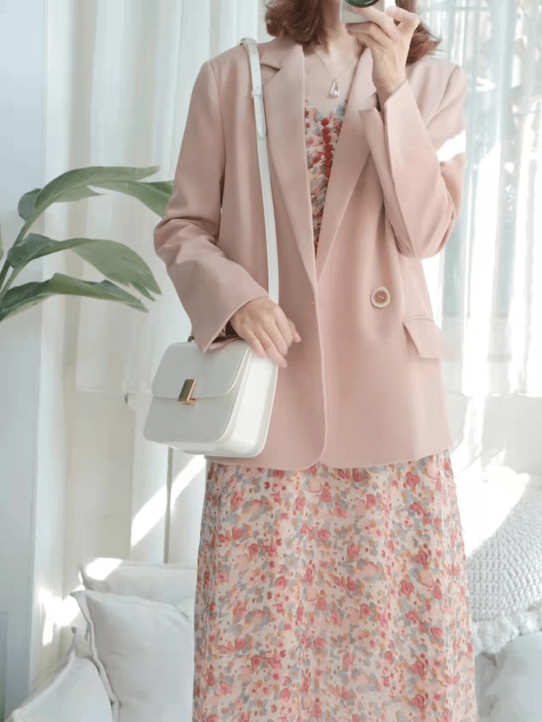 裙子 ?春天流行穿搭：裙子配西装，时髦又干练