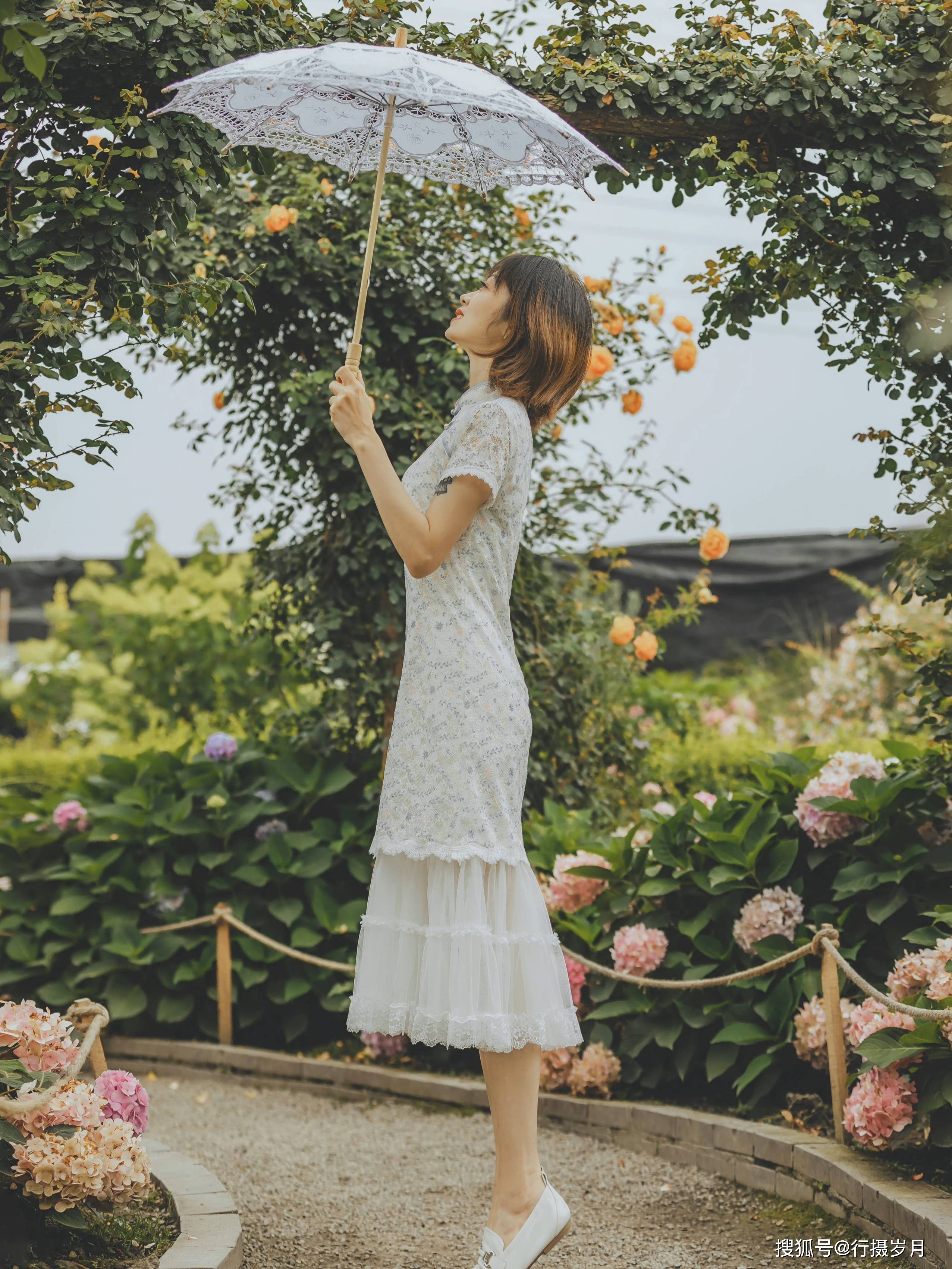 转身的一个微笑，延续了一个美丽的故事