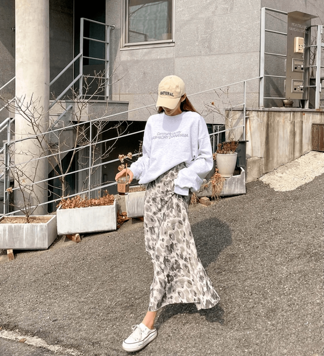 整体 卫衣+裙子的10种搭配,时髦又减龄