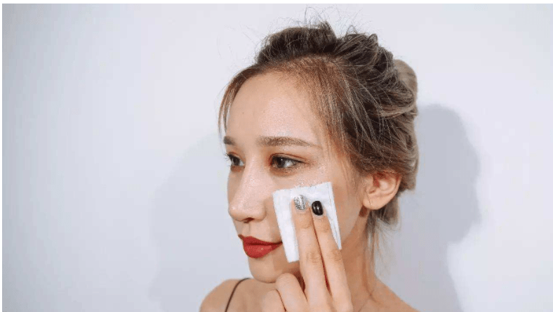 进行用卸妆水会让皮肤变敏感?可能是你没用对,正确用法了解一下