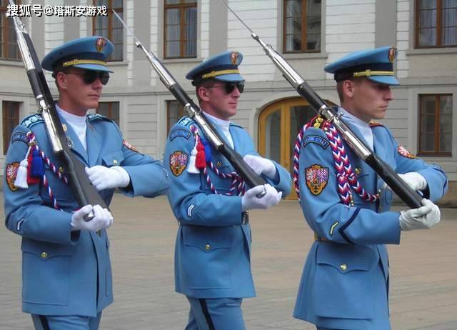 世界各国仪仗队使用的礼宾枪都有哪些？_阅兵_式半自动步枪_弹药