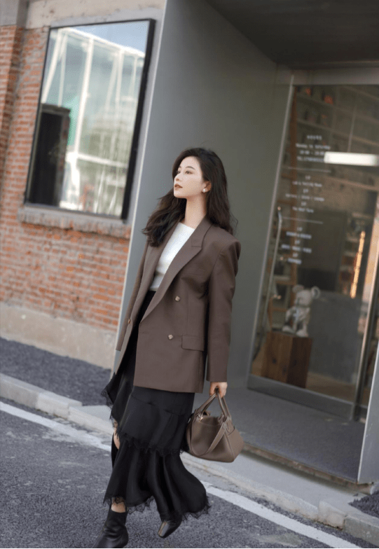 原创40岁女人冬季穿搭告别奶奶装优雅大方才是重点