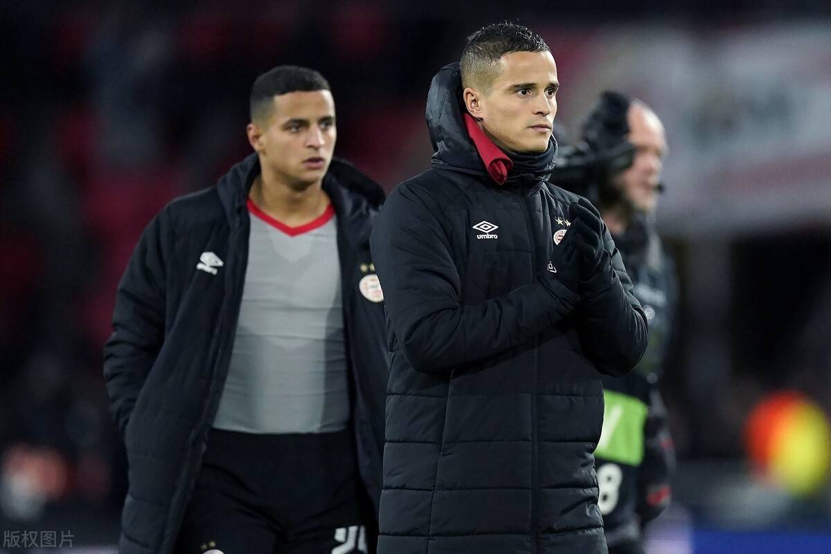 34岁荷兰国脚宣布退役曾随巴萨捧起欧冠获世界杯亚军