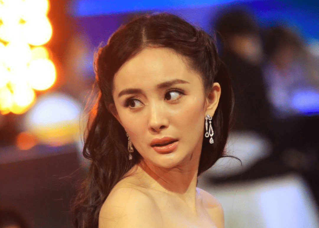 对比粉丝真敢P！明星生图精修对比，杨幂撞脸金晨，程潇浮肿千玺痘印