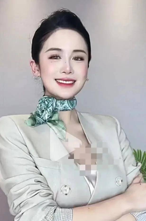 颜色 变美宝典《一》，丝巾和衣服如何搭配才更时髦？