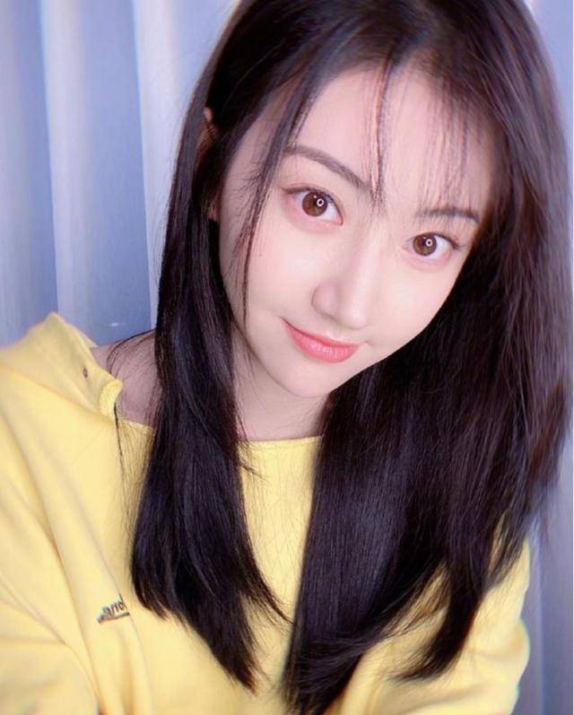 怎么自拍显脸小女生 778919de1bef42bca5a7f65bc355c3c6.jpeg