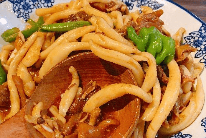 新疆也有一种象"面鱼"的饭,它就是"拨鱼子".