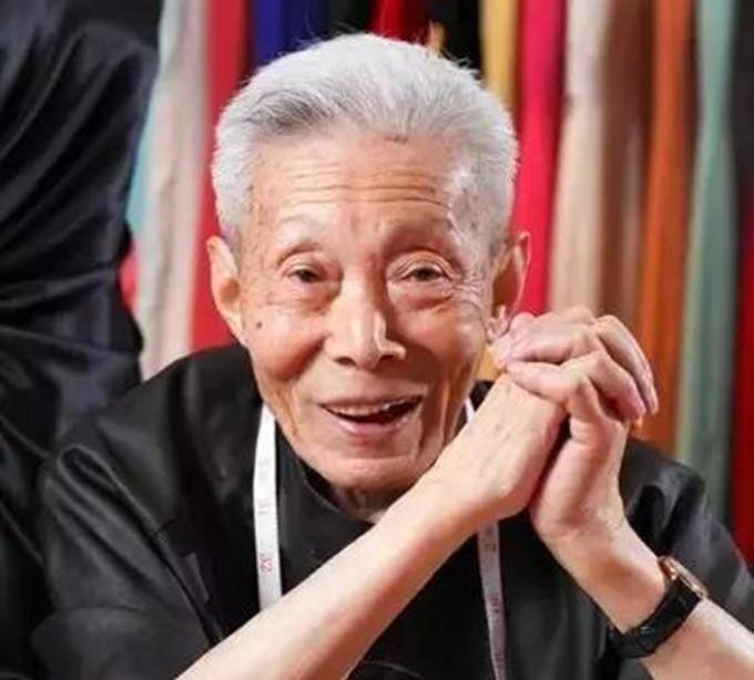 手艺 最后的裁缝褚宏生：86年做5000多件旗袍，从胡蝶到巩俐，已成绝唱