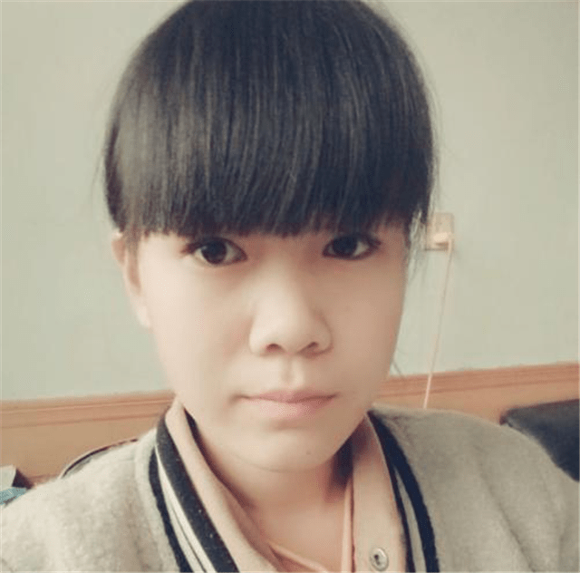 卷发女人无论多大年纪，这4款发型都不要留了，又土又俗，招人嫌弃！