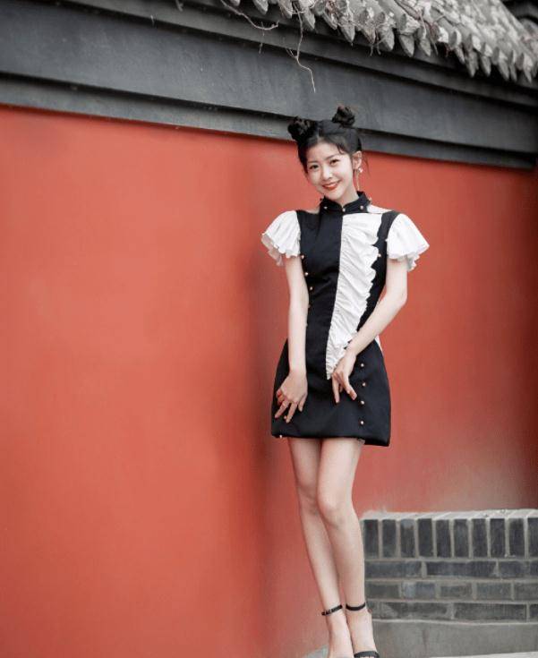 鞋子 赖美云机场私服照流出，看到脚上的鞋子，真只有1米53