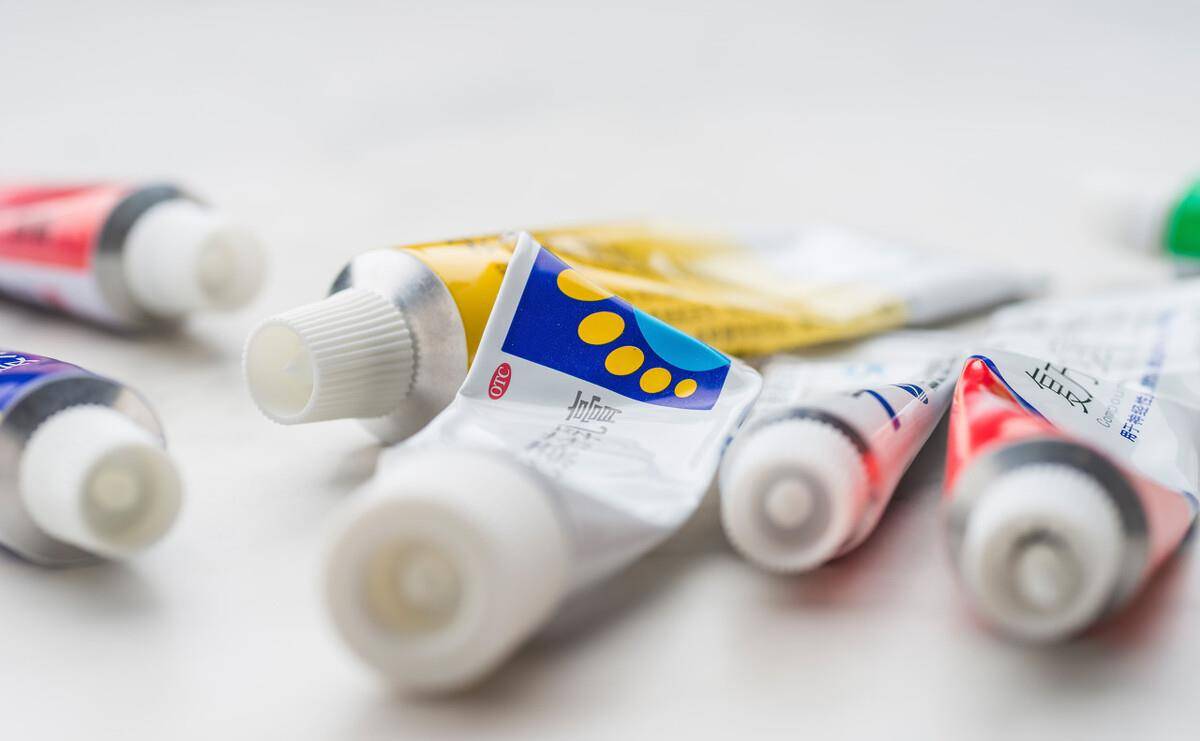 软膏1块钱的红霉素软膏被称为“淡斑专家”?医生告诉您答案