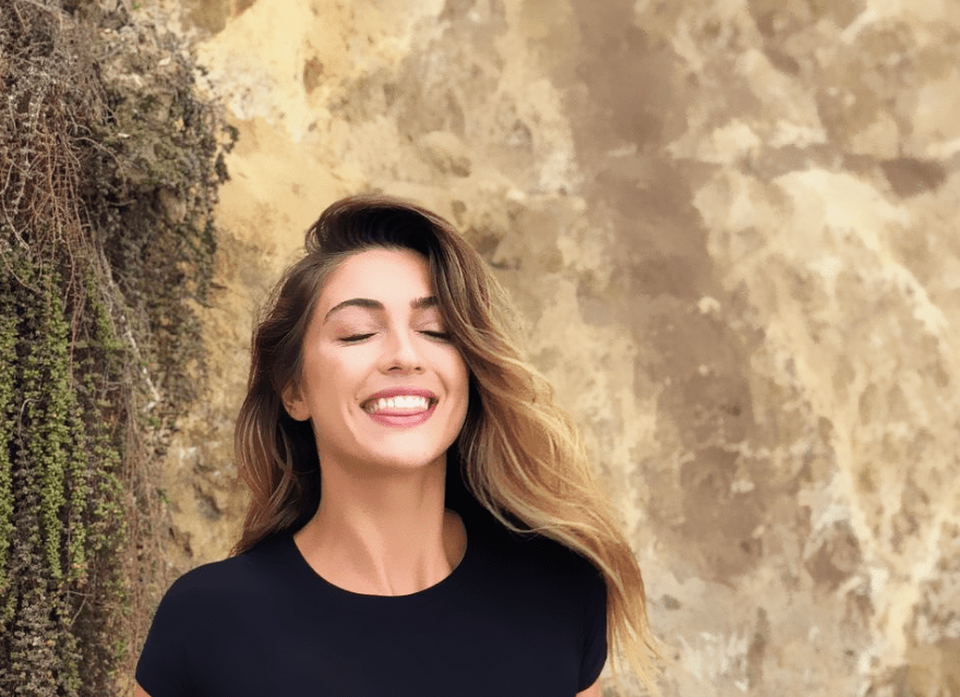 加拿大天使之光气宇轩昂女神风范红黑穿搭的高级美