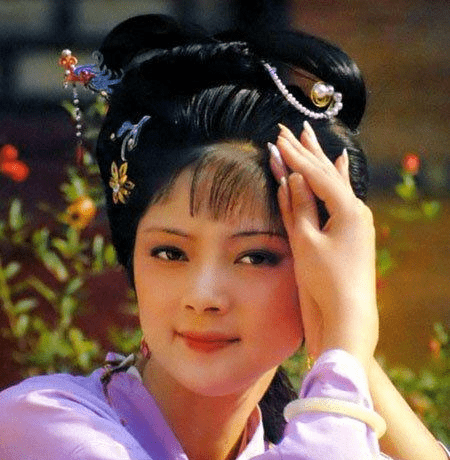 薛宝钗 最精美的服装，造就了500年难遇的美人薛宝钗，如书中走出来一般