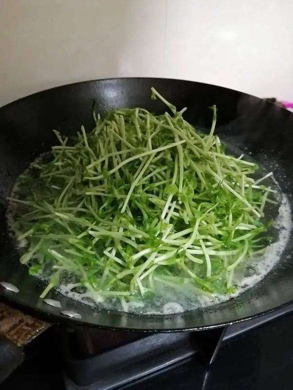 胡萝卜素它是“天然花青素”，豌豆苗你吃过吗？