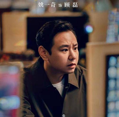 现实|电视剧《心居》中海清的蠢萌老公顾磊下线，现实中他比海清小12岁